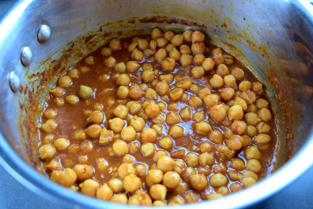 moroccan-chickpeas-in-pot