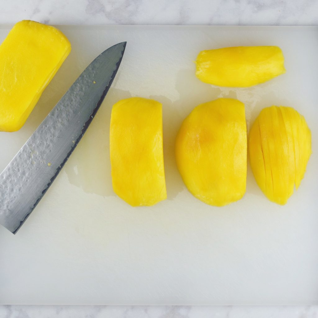 cut mango with slices